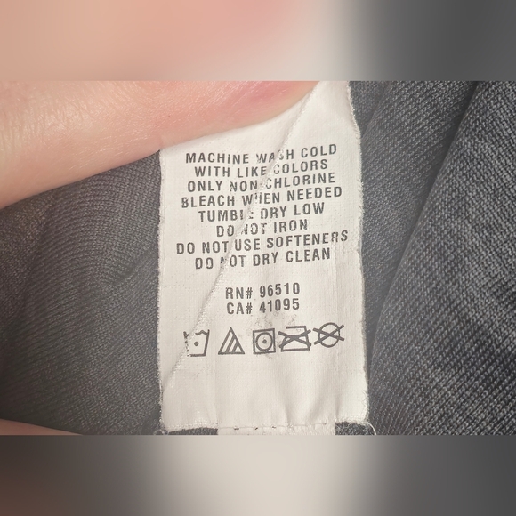 Men's Size Small Like New Short Sleeved Under Armour Loose Fit Heatgear Shirt. - Picture 10 of 10